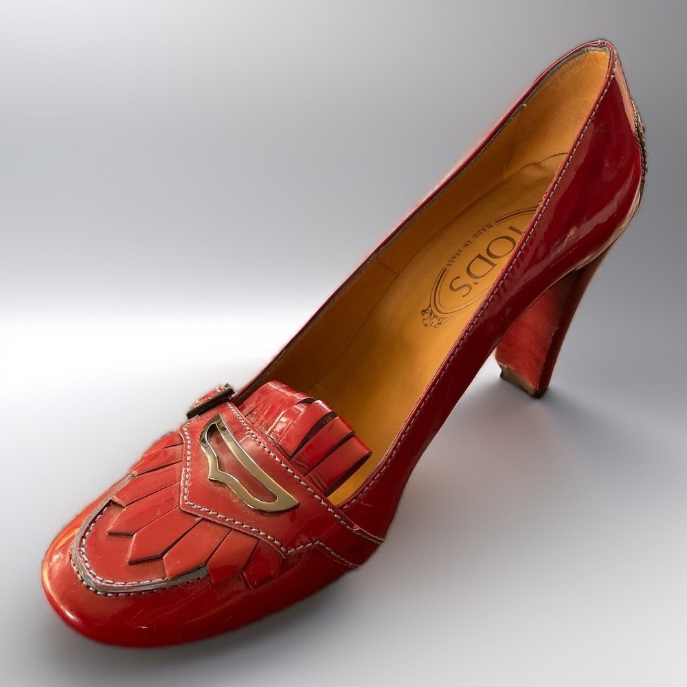 Tod’s Red (blue-red) Patent Oxford closed toe heel